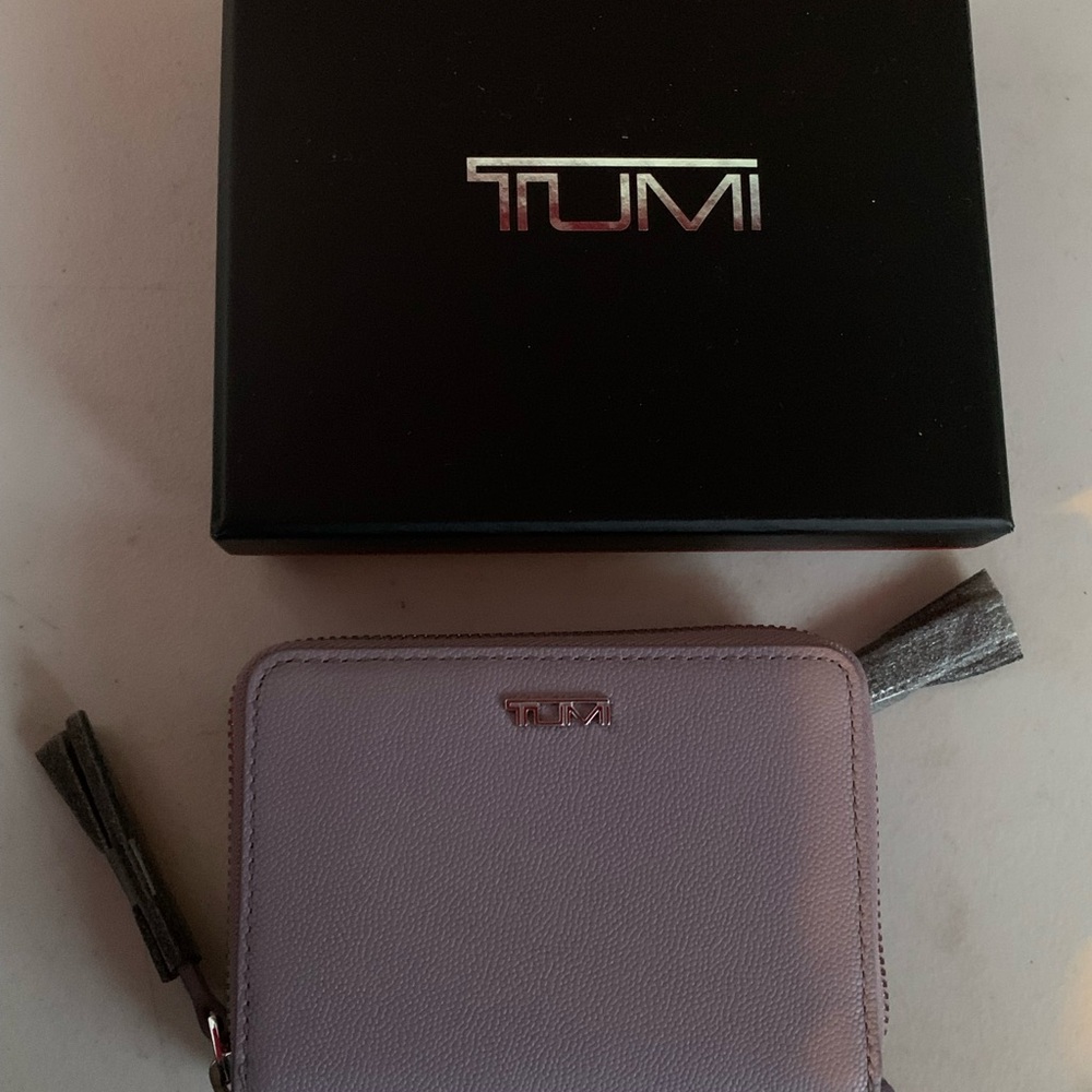 BRAND NEW Tumi Purple Wallet Compact Leather Design with Box
